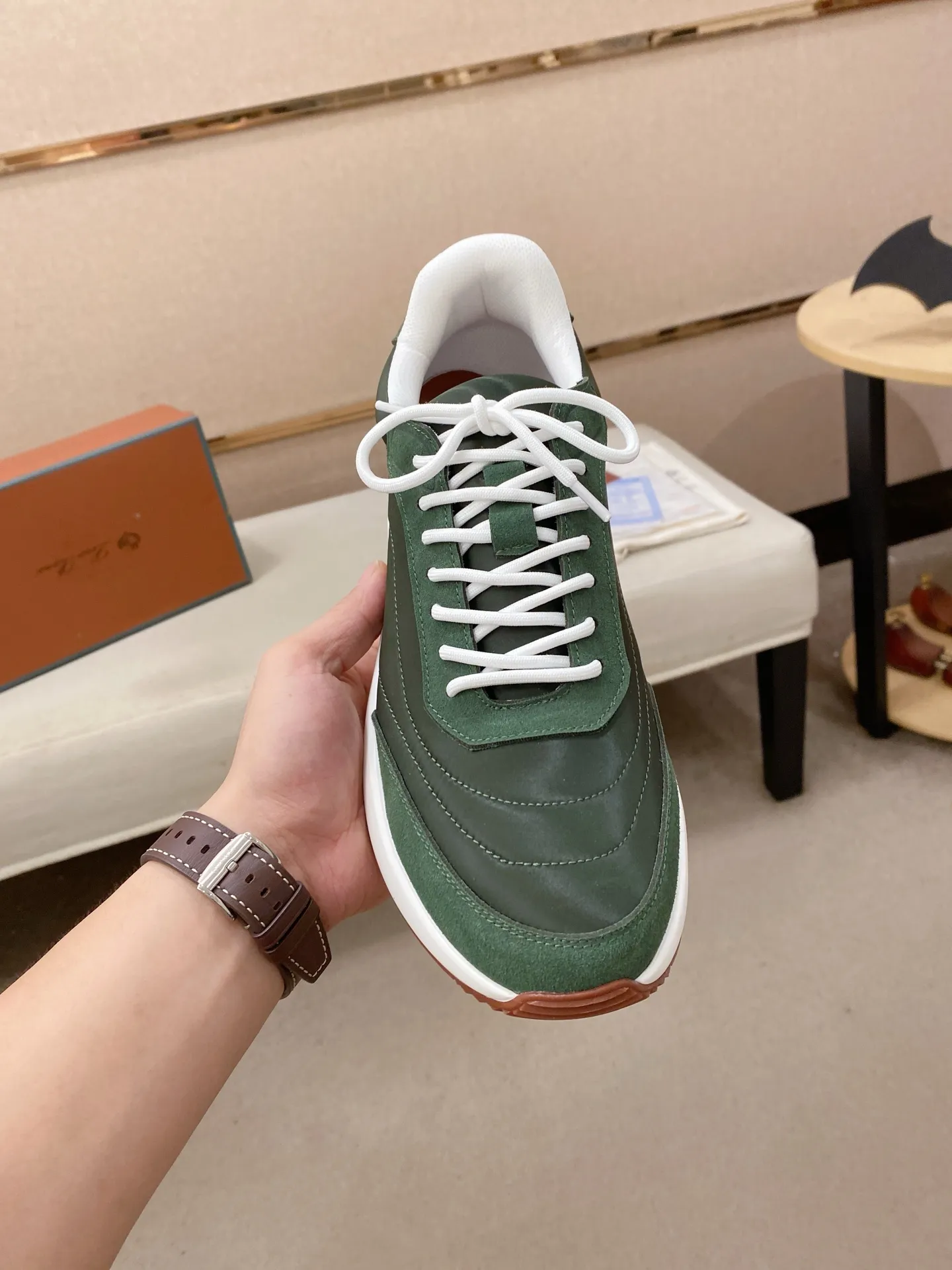 Men's shoes 💰: 462💰🔥𝐥𝐨𝐫𝐨 𝐏𝐢𝐚𝐧𝐚 lp classic loafers, an Italian treasure brand, the only brand that can match Hermès! Only after wearing it do we realize that we can’t live up to our feet. The upper is made of imported first-layer cowhide with breathable fabrics, water-dyed cowhide foot pads, and the official original glass rubber outsole and pendant. Exclusive original packaging (tag ➕ brand paper ➕ outer box ➕ hand bag) code number: 38-44. Can be customized 45-46
